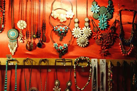 英国留学 创意艺术大学首饰设计专业介绍