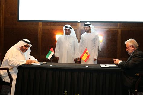 西班牙加泰罗尼亚开放大学是在信息社会里产生的一所新生大学