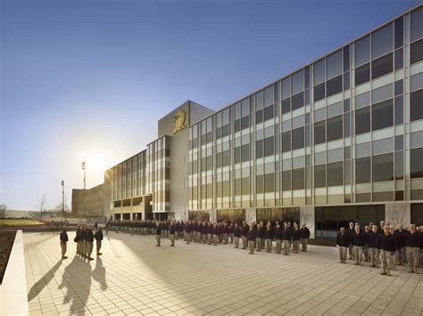 美国哪些学校服装设计比较强？