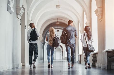 在马来西亚留学该读公立还是私立的大学