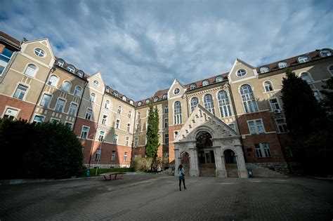 匈牙利佩奇大学有哪些热门专业