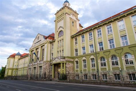 匈牙利佩奇大学的入学要求