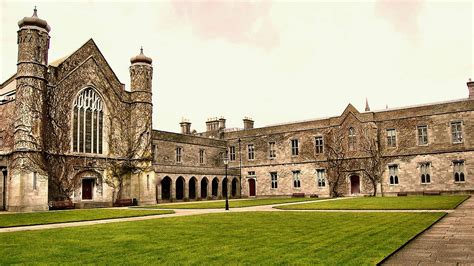 爱尔兰国立高威大学现代的校园设施