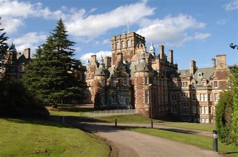 英国爱丁堡龙比亚大学热门专业