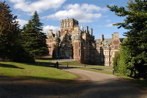 英国留学 爱丁堡龙比亚大学是目前英国最优秀的年轻大学之一