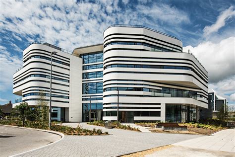 英国伯恩茅斯大学下设七所学院