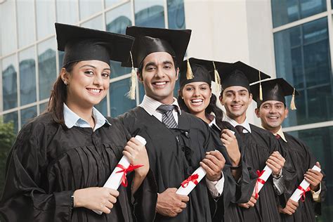 泰国留学易三仓大学全方位介绍
