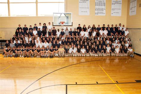 美国芬威克主教高中是一所天主教男女混合高中