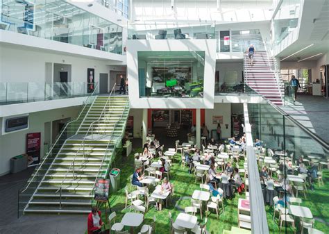 英国谢菲尔德哈勒姆大学两个带薪实习新专业介绍