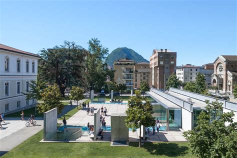 意大利语区大学(Università della Svizzera italiana )