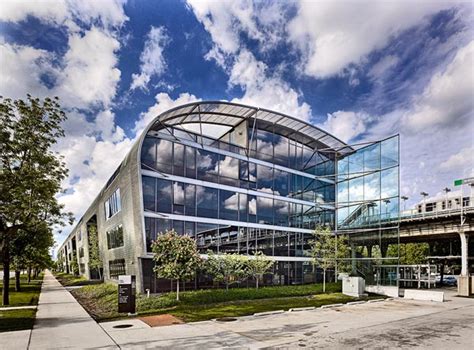 伊利诺理工大学为美国三大著名理工院校之一