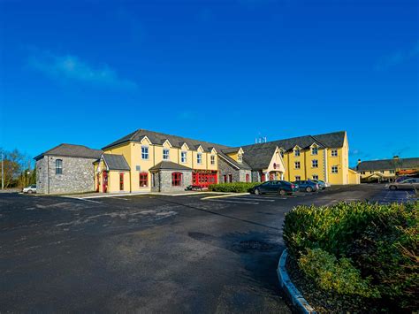 爱尔兰留学 香侬酒店管理学院提供了两种课程供学生选择