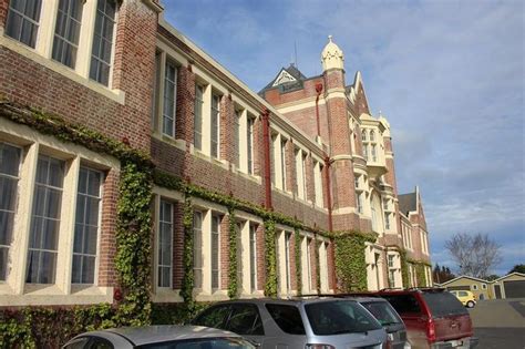 新西兰西湖男子高级中学概况