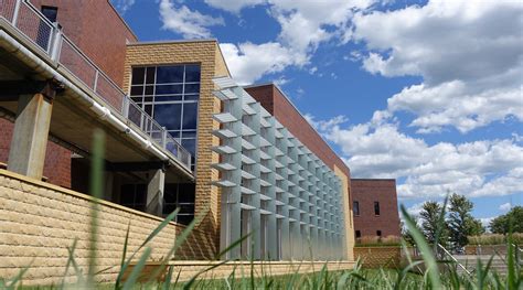 到世纪大学去留学教育学研究生好不好