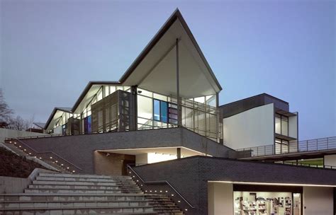 英国留学名校推荐 温切斯特大学