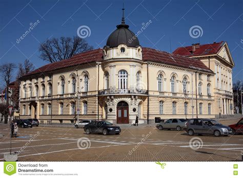 保加利亚斯维什托夫经济科学院是综合性大学