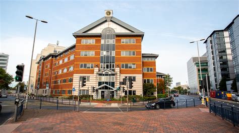 朴次茅斯大学是英国规模较大的国立综合大学