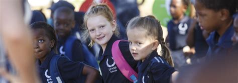 美国萨尔中学是一座提供 6-12年级课程的著名私立学校