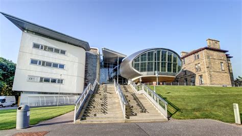 英国爱丁堡龙比亚大学是一个多校区的综合性现代化大学