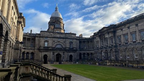 爱丁堡大学优势专业有哪些?在哪个申请?