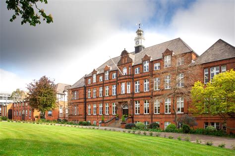 伦敦豪斯英语学校大学