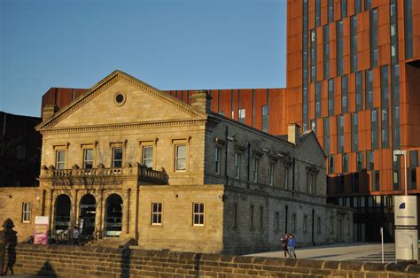 英国留学 利兹都市大学创校已有近百年的历史