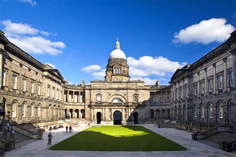 爱丁堡大学优势专业有哪些?在哪个申请?