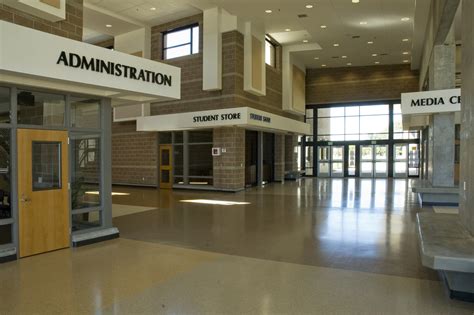 美国留学 科罗拉多洛基山高中的基本介绍