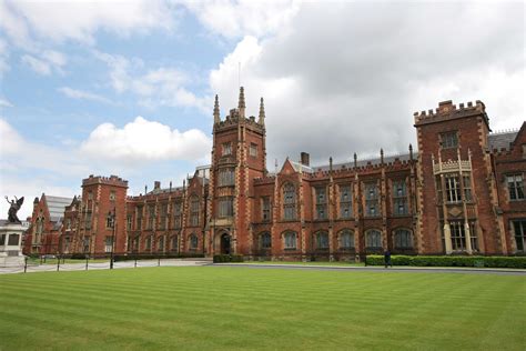 一些加拿大大学的本科申请要求