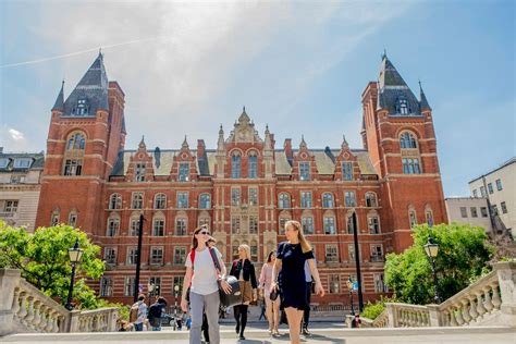 英国皇家音乐学院是伦敦大学旗下的一个独立学院