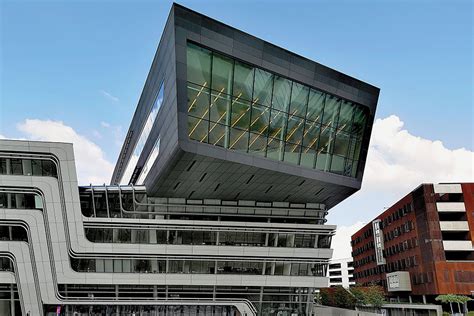 2019维也纳经济管理大学留学申请条件