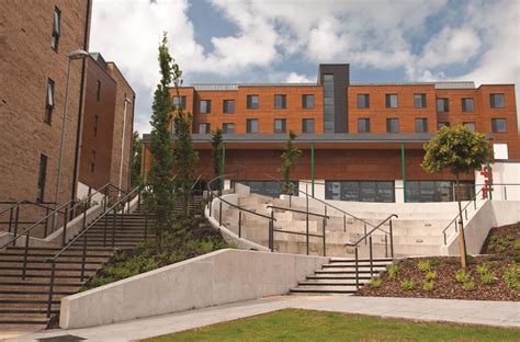 英国格拉摩根大学综合情况介绍