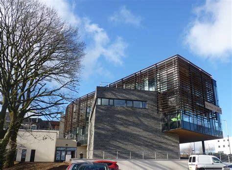 英国格拉摩根大学的三个校区及留学优势