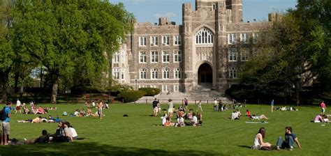 美国福特汉姆大学是一所私立天主教大学