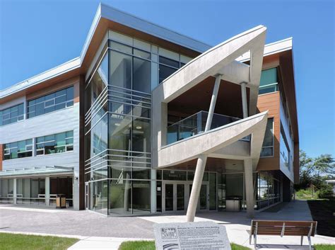 加拿大菲莎河谷大学的基本概况