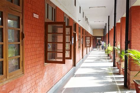 留学名校推荐 德里大学