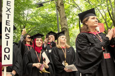 美国哈佛大学研究生有哪些学院设置？学费是多少