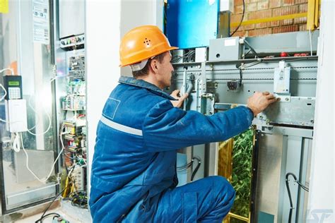 电梯安装与维修保养
