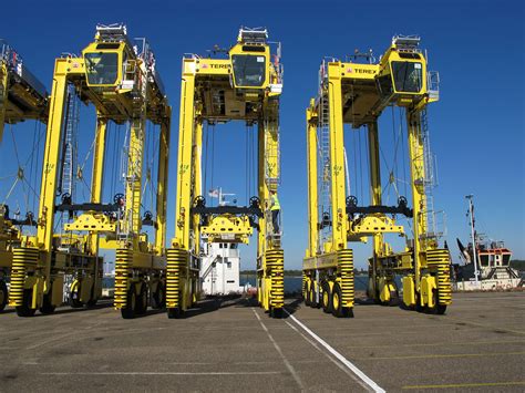 港口机械与自动控制