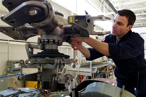 飞机机电设备维修