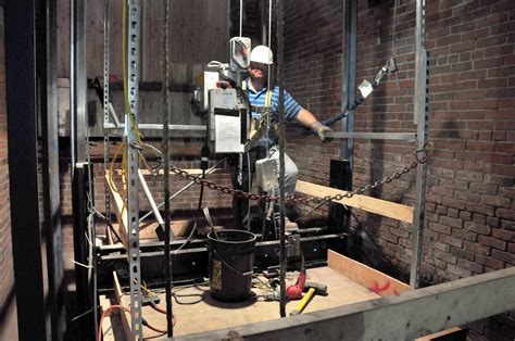 电梯安装与维保