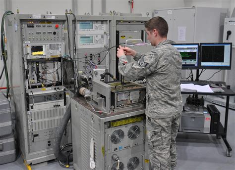 航空电子设备维修