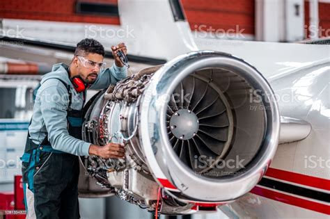 飞机机电设备维修