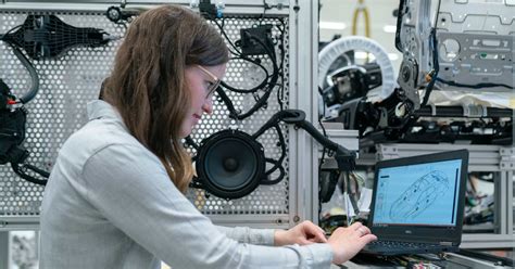 电子应用技术与船舶轮机技师