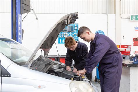 新能源汽车维修技师