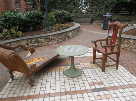 雕刻艺术与家具设计