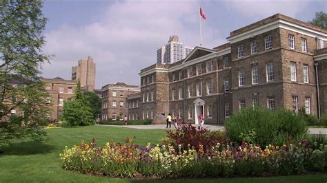 莱斯特大学
