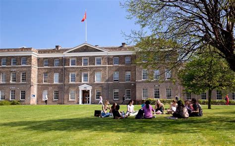 莱斯特大学