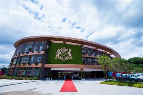 廣州工商學(xué)院-成人高考專升本