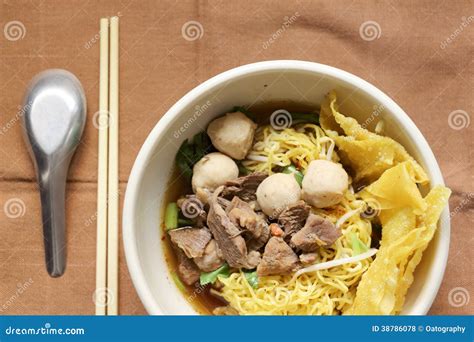 鹵肉面